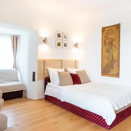 Nagy Villa Gyoenyoeru Panoramaval, Jakuzzival Holiday home