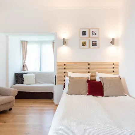Holiday home Nagy Villa Gyoenyoeru Panoramaval, Jakuzzival