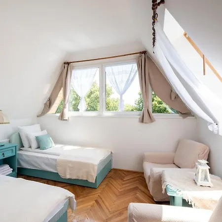 Nagy Villa Gyoenyoeru Panoramaval, Jakuzzival Holiday home Balatonkenese
