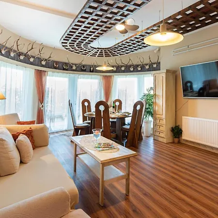 Nagy Villa Gyoenyoeru Panoramaval, Jakuzzival Holiday home *