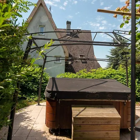 Holiday home Nagy Villa Gyoenyoeru Panoramaval, Jakuzzival Balatonkenese