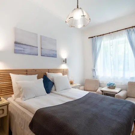 Holiday home Nagy Villa Gyoenyoeru Panoramaval, Jakuzzival Balatonkenese