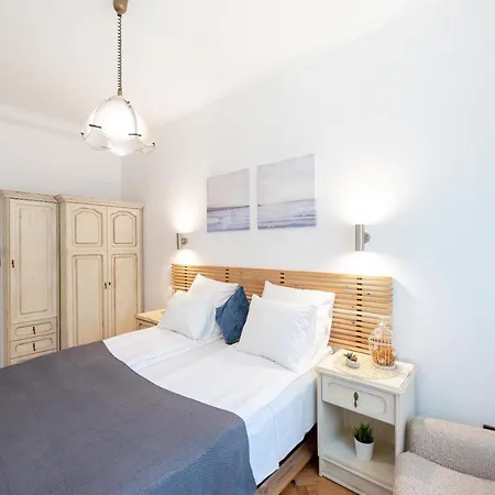 Nagy Villa Gyoenyoeru Panoramaval, Jakuzzival Holiday home