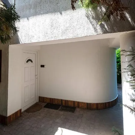 Holiday home Nagy Villa Gyoenyoeru Panoramaval, Jakuzzival