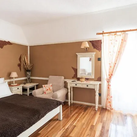 Nagy Villa Gyoenyoeru Panoramaval, Jakuzzival Holiday home