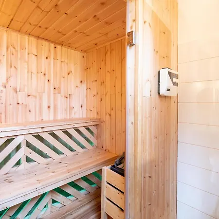 Nagy Villa Gyoenyoeru Panoramaval, Jakuzzival Holiday home Balatonkenese