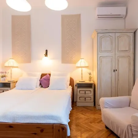 Nagy Villa Gyoenyoeru Panoramaval, Jakuzzival Holiday home