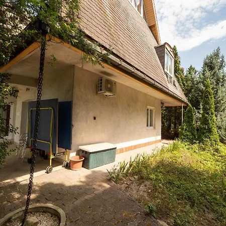 Nagy Villa Gyoenyoeru Panoramaval, Jakuzzival Holiday home *